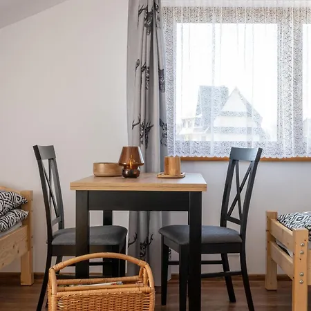 Dw Pod Zlotym Kasztanem Apartman Újterebes