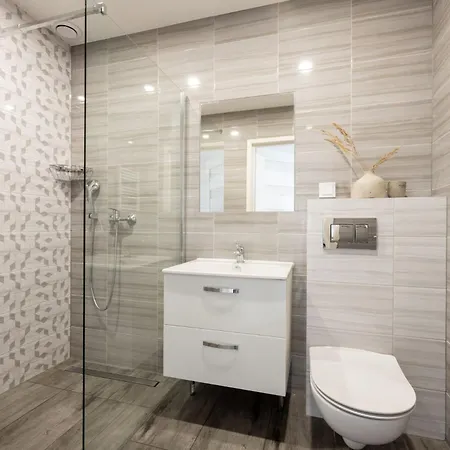 Dw Pod Zlotym Kasztanem Újterebes